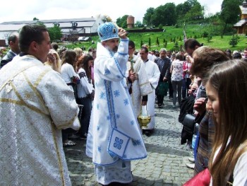Вінницька молодь на прощі в Уневі Вінницька молодь на прощі в Уневі